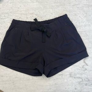 Lululemon! Good condition, cuffed short with pockets and pleats!